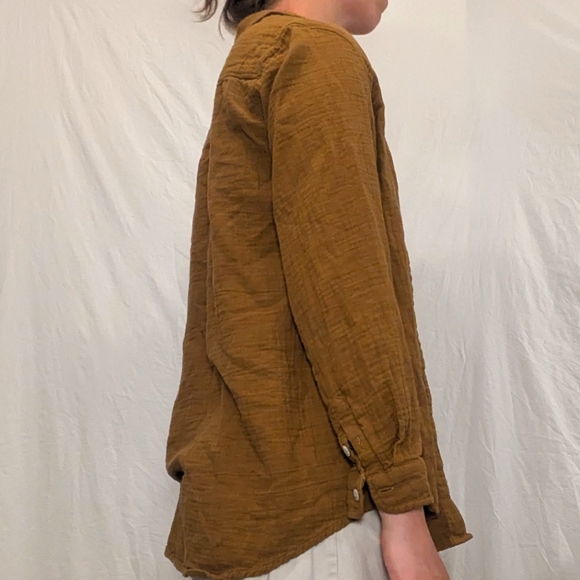 Button Up - Picture 3 of 5